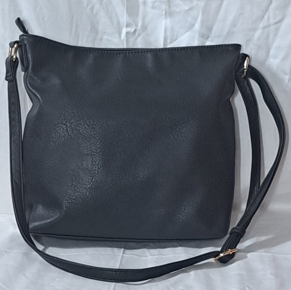 Black & White Strip PVC Leather Shoulder/Crossbody Bag EUC - Picture 5 of 15